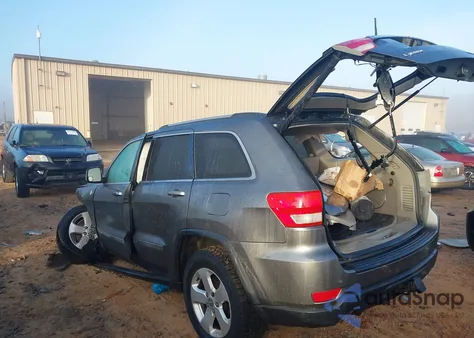 2013 Jeep Grand Cherokee Laredo z USA, uszkodzony, nr VIN 1C4RJFAT8DC503716